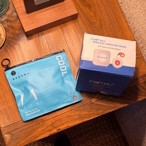 Brand 🆕 Sparms Blue 50UPF+ Arm Sleeves and Wireless Caregiver Pager bundle